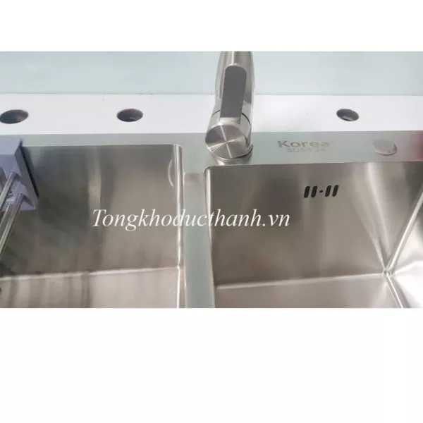 Chậu rửa bát đúc liền khối Korea 7843 Inox 304 ( lỗ thoát phi 140)